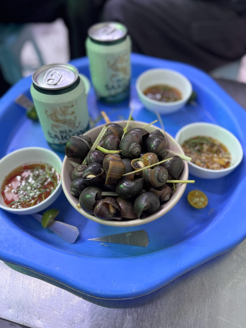 画像1: 路地裏で味わう、ハノイの貝料理