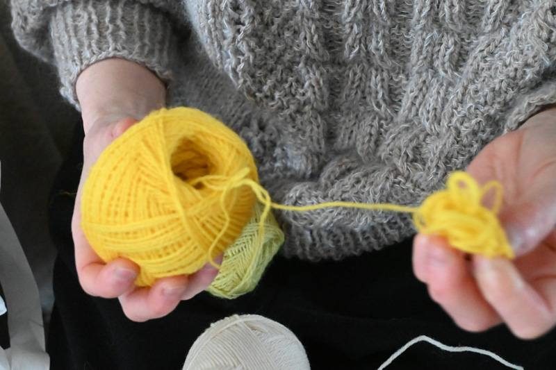 画像: 糸玉の中心から糸を出すところからスタート。eleven 2ndの動画でも詳しく解説されています