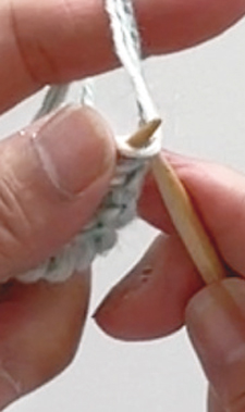 画像1: 毛糸3玉で編める「ミニマフラー」のつくり方。eleven 2nd・橋本靖代さんの簡単編みもの時間