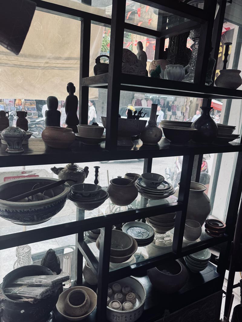 画像1: 90歳のおばあちゃまの骨董店へ