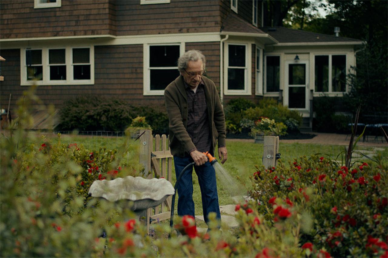 画像1: 庭に墜落したUFOから動き出す、「老い」と生きる意味を見つめる物語