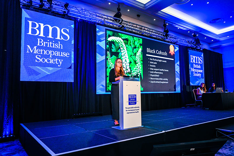 画像: 2024年、英国更年期学会での講演にて