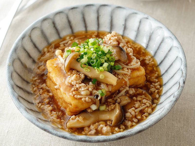 「厚揚げのきのこあんかけ」のつくり方。節約しながらタンパク質もしっかりとれる！大満足のボリュームおかず／小林まさみさん・まさるさん