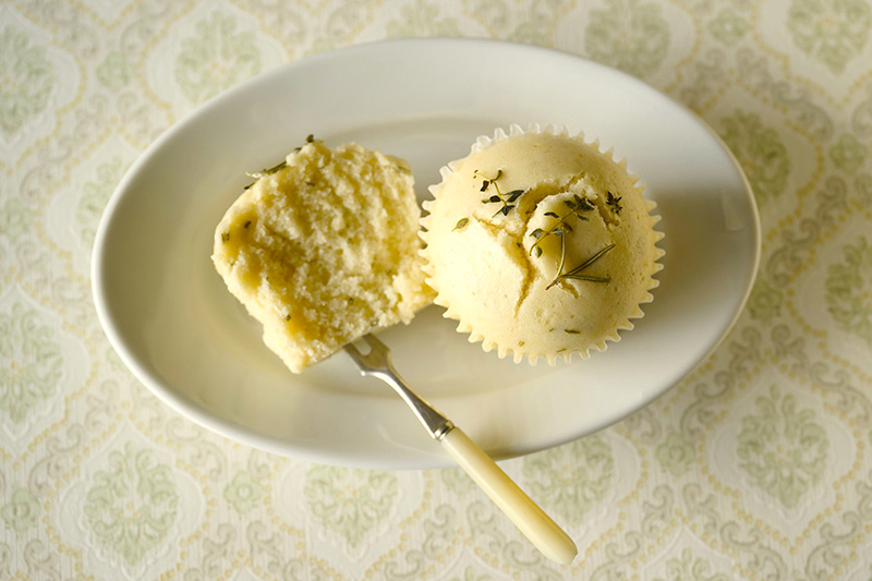 画像: 「はちみつとハーブの蒸しパン」のつくり方｜今井ようこさん