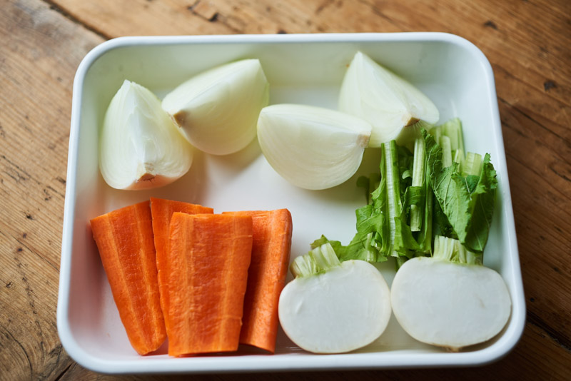 画像1: ほっとする味わい「たっぷり野菜のみそポトフ」のつくり方。少量のみそで“野菜の甘み”をやさしく引き立てる｜榎本美沙の発酵暮らし