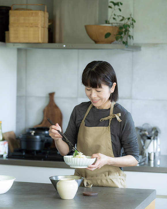 画像: もともと健康を意識した食生活を心がけていたワタナベさん。薬膳はその習慣がいっそう深まるきっかけに