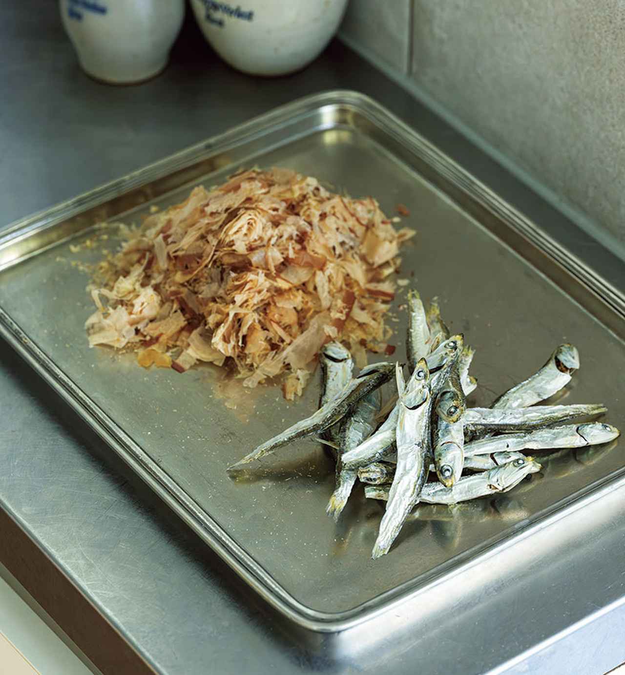 画像: 伊豆下田「山田鰹節店」のかつおの削り節と香川・観音寺「やまくに」の大羽いりこを愛用。高品質でだしがらもおいしく食べられる