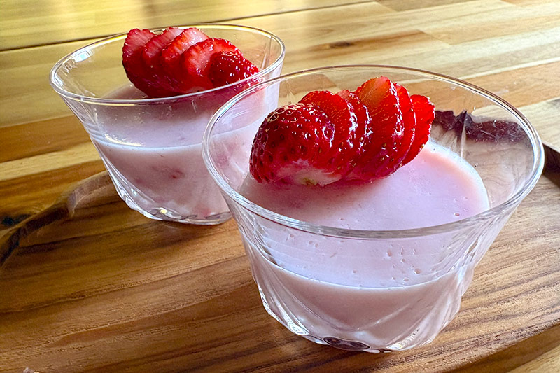 画像: 昔食べた懐かしい味をイメージ ゴロっとしたいちごの食感が楽しいミルクプリン