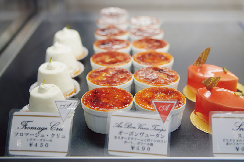 画像: 開店当時から残っているお菓子は全体の3分の1くらい。試作を重ねてつくりあげてきたものなので、味も形もずっと同じスタイルのまま