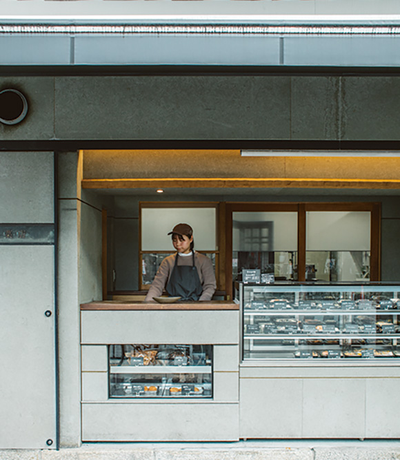 画像: ごはんは毎日自家精米。終日客足が途切れない人気店