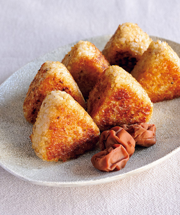 画像: 玄米の揚げ焼きおむすびのつくり方