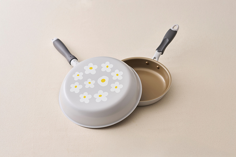 画像: ガス火専用で、片手でラクに扱える軽さも魅力