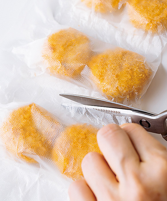 画像: ハサミで小分けに切ってください