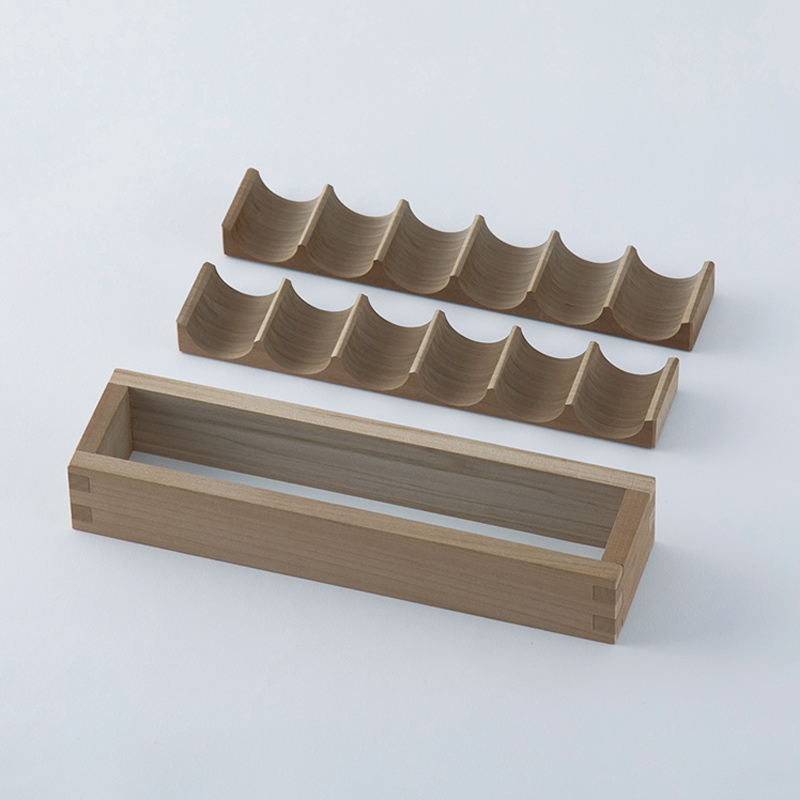 画像: 寸法：幅23×奥行き6×高さ4cm（直径3×幅4cm）　質量：157g（編集部調べ）　材質：ホオノキ