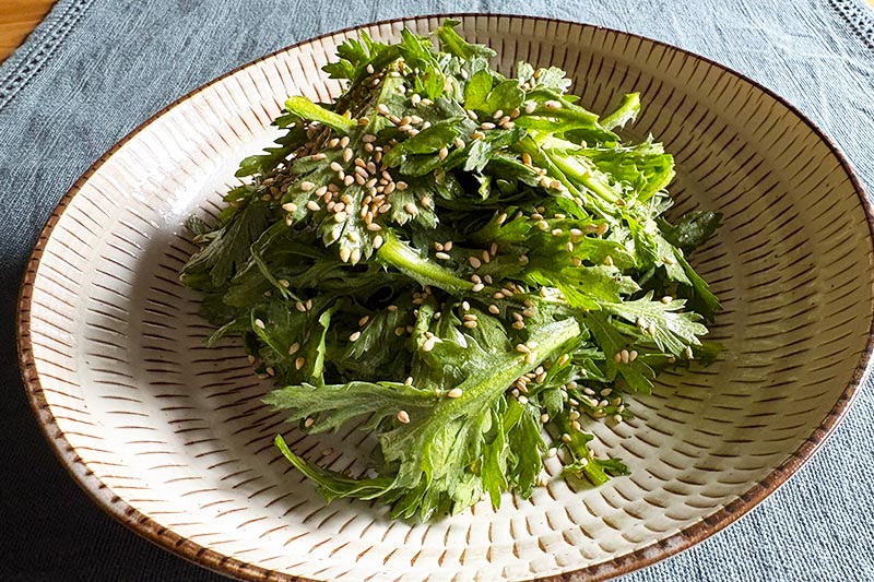 画像: 春菊のマーマレードドレッシングサラダのつくり方