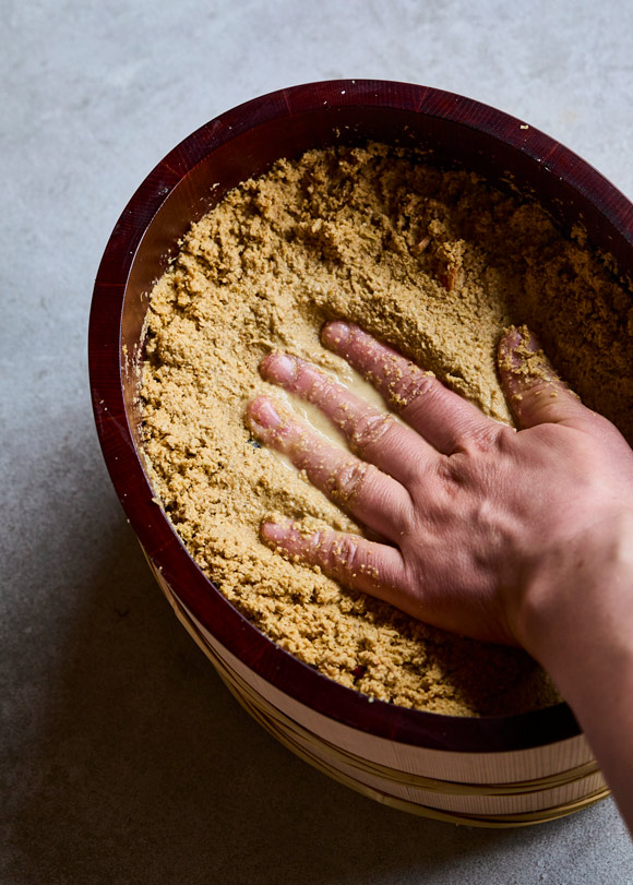 画像: ３　表面を整え空気を抜く