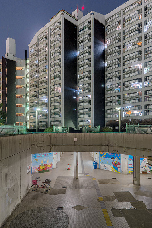 画像: 川添的ナンバーワン・フェイバリット団地の「市営元町高層アパート」（広島県・広島市）。築50年近い団地とは思えない未来感が最高です。建て替えなどの話も出ているようですが、末永く残ってほしい団地としみじみ思います