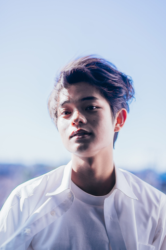 画像: ——初めての写真集『コバルト』のテーマは「自分と向き合う」だそうですね。黒川さんが自分と向き合うきっかけとなった「言葉」について教えてください。