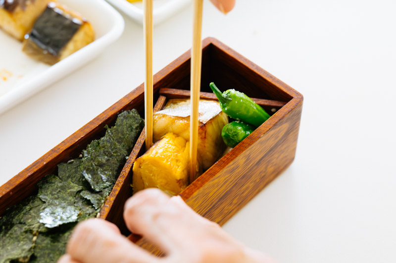 画像: 玉子焼きは縦にして詰める