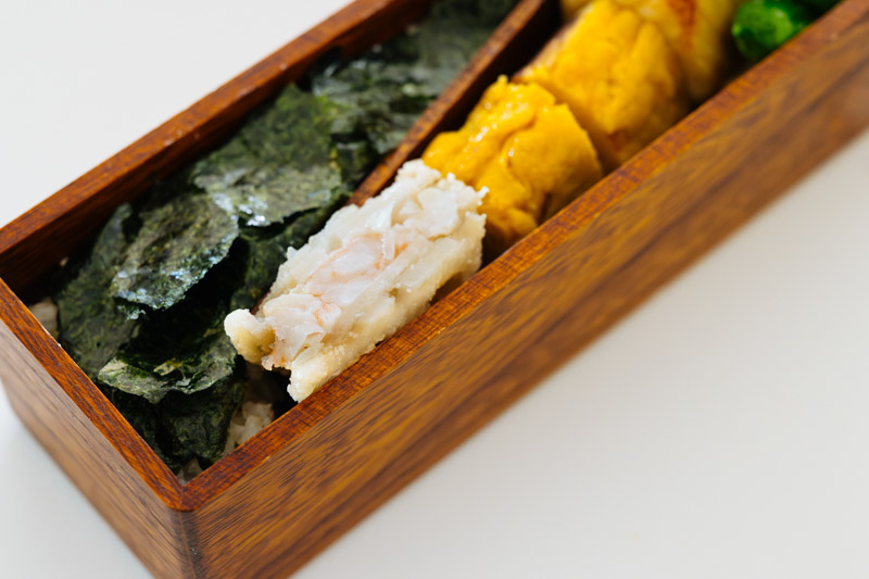 画像: れんこんは半分に切って