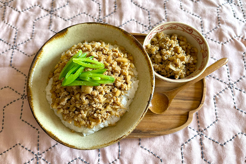 画像: しっとり鶏そぼろのつくり方