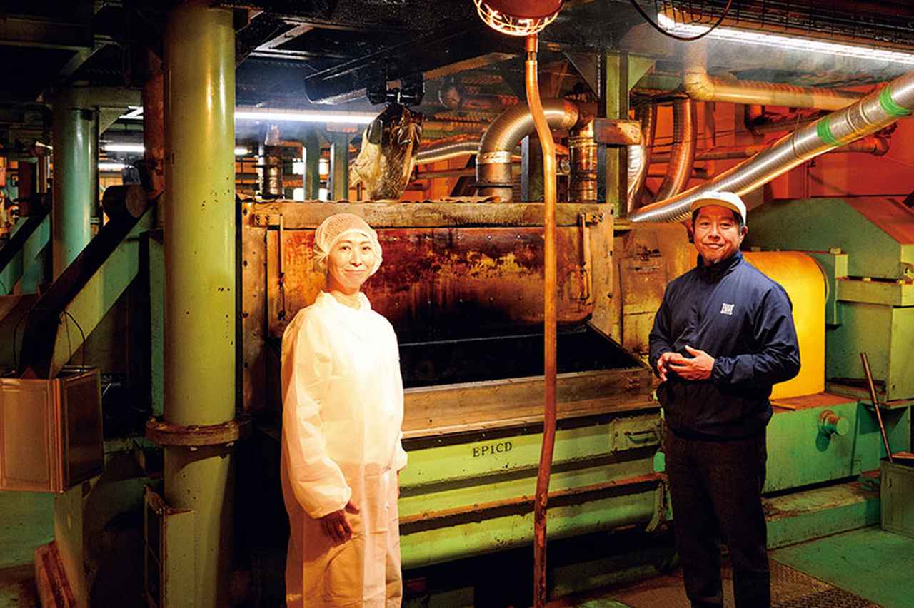 画像: 料理家・真藤舞衣子さん愛用のごま油・岩井の胡麻油ができるまで。香り高くフレッシュな味わいの秘密は?ごまを「絞りすぎない」シンプルな製造工程を拝見 - 天然生活web