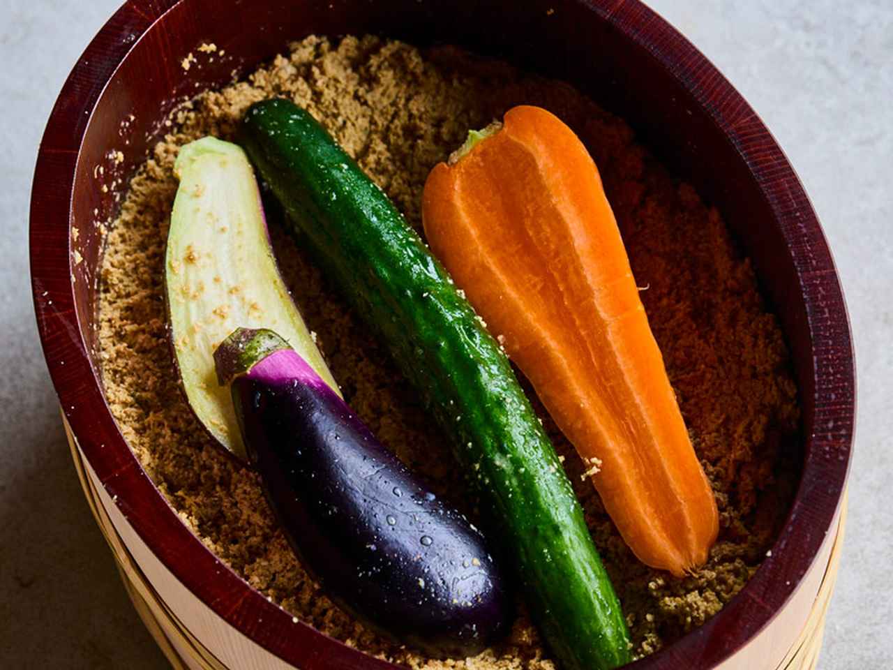 画像: プロに教わる「ぬか漬け」の基本とコツ。“空気抜き”が野菜をおいしくする／糠漬けアーティスト・市川菜緒子さん - 天然生活web