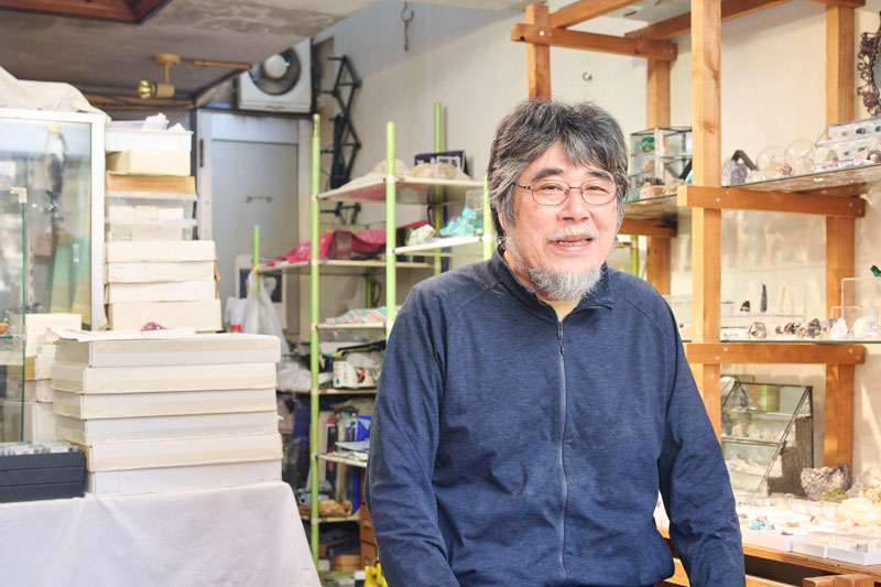 画像1: 美しき鉱物の世界｜専門家に聞く「鉱物」の魅力。最近の鉱物業界の傾向や‟石を選ぶ”うえで知っておきたいこと／鉱物専門店 母岩・荻島敏明さん
