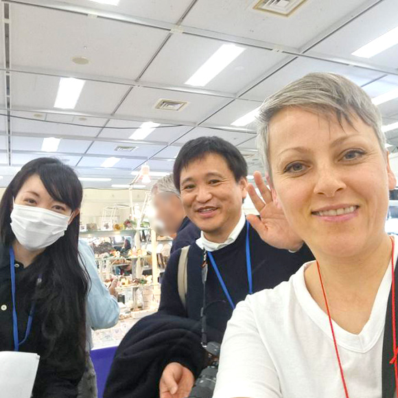 画像: 新宿のミネラルフェアでお会いしたセルビアの出展者さん「terra crystallis balcania」のKarine さんと再会！（撮影／Karineさん）