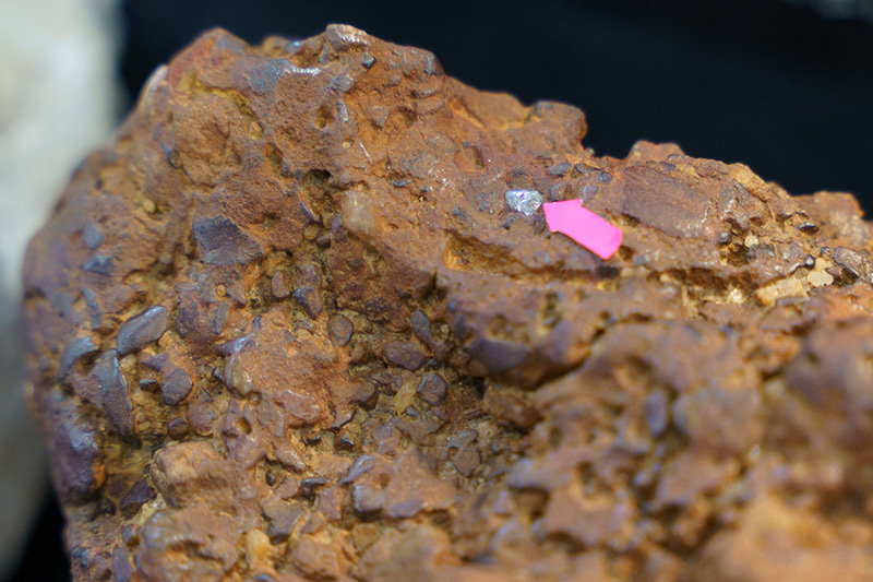 画像: こちらはダイヤモンドの結晶が含まれています！