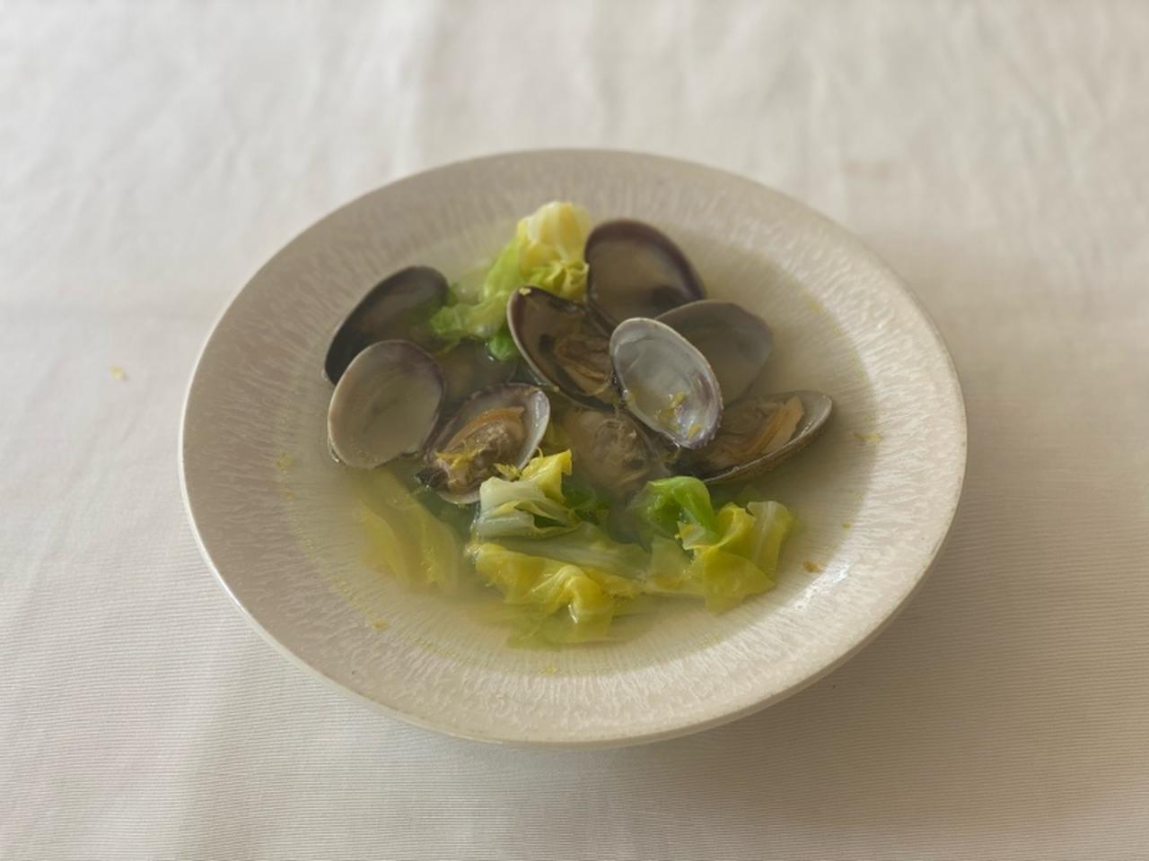 画像: 「あさりと春キャベツのスープ」のつくり方｜荒木典子さん