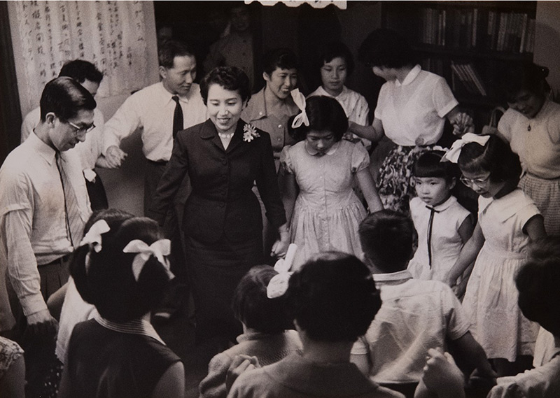 画像3: ダンスを踊られる三笠宮殿下（三笠宮家蔵）