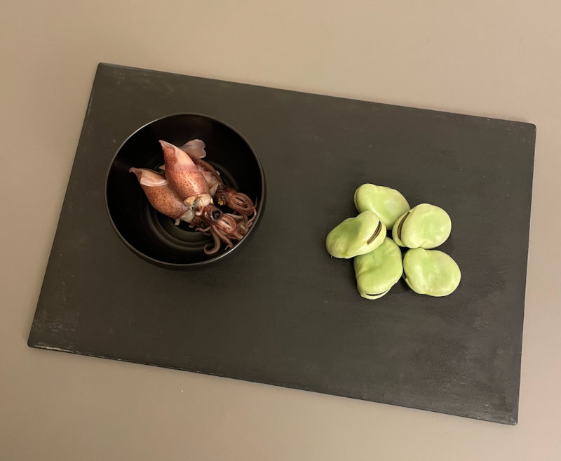 画像: ゆでただけの空豆と器に移しただけのホタルイカ。食事のはじまりがこんな日も