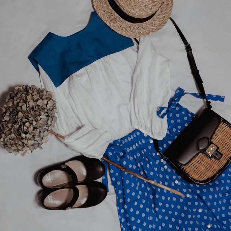 画像: クラシカルなスクエアラインのつけ衿。カットソーやニットに合わせ、つけ衿コーデを