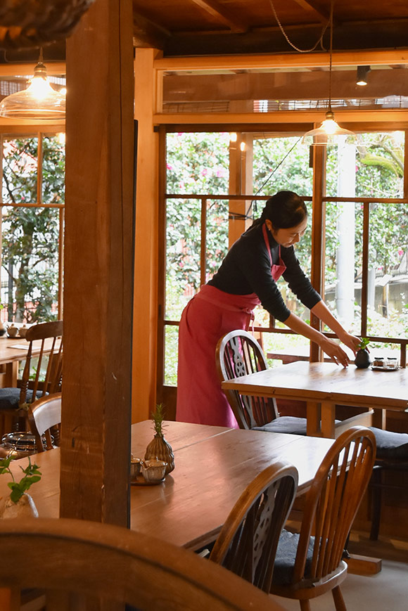 画像: 野菜料理研究家で、国際中医薬膳師でもある小鮒ちふみさん