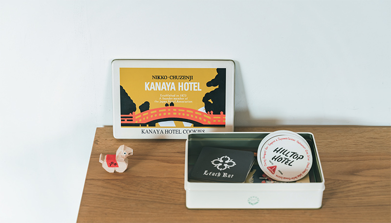 画像: 金谷ホテルのクッキー缶。「休館中の山の上ホテルのコースターのほか、クラシックホテルなどのコースターを集めています」
