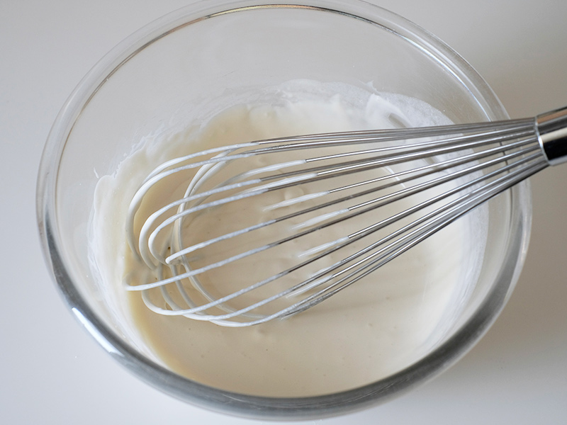 画像: 生クリームを7分立てにする