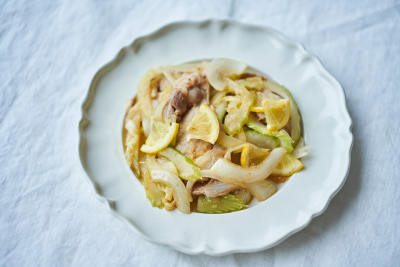 画像: 「セロリとレモンの甘酒しょうが焼き」のつくり方