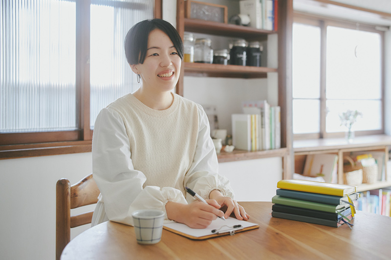 画像: 写真と文で自分らしい表現を続ける七緒さん