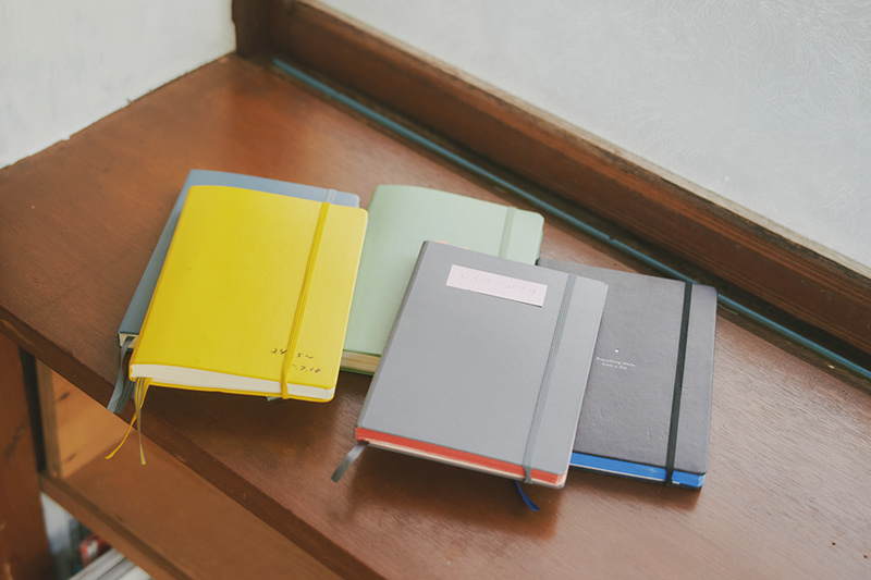 画像: 2019年頃からドイツ製『ロイヒトトゥルム』のノートを愛用。思考をじゃましないさりげないドット方眼がお気に入り