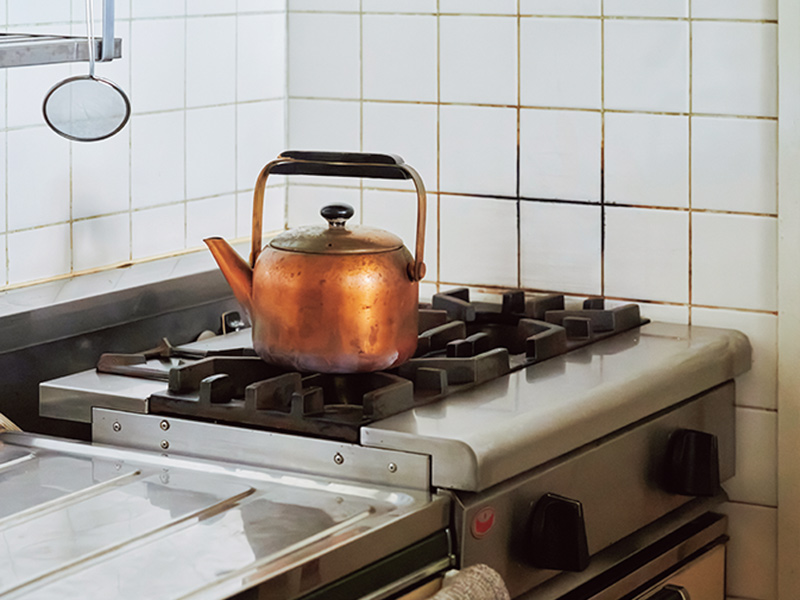 画像: コンロまわりの収納の工夫