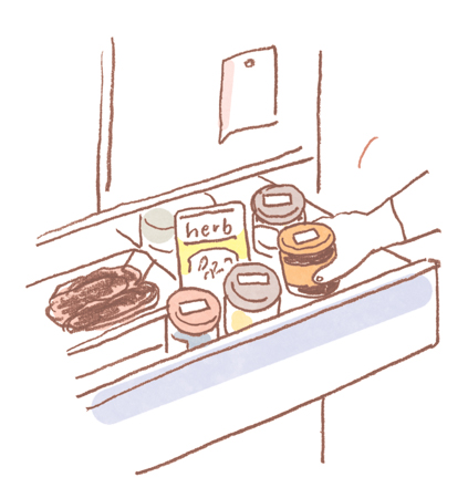 画像: ３．あまり使わない調味料は冷凍する
