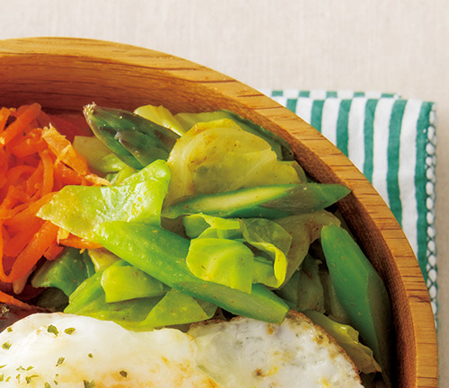 画像: キャベツのレンジ蒸しとアスパラガスのレンジ蒸しを使って キャベツとアスパラガスのカレーあえ