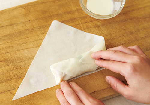 画像: 春巻きの皮は二重に巻くと、時間がたってもパリパリ。お弁当におすすめのワザ