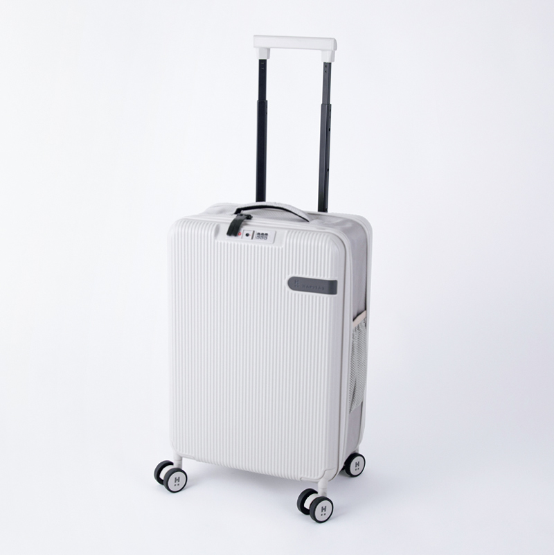 画像: 全体寸法（本体寸法）：幅36×高さ55×奥行き23cm（幅35×高さ49×奥行き22cm）　容量：約33L　質量：約3kg　ボディの材質：ポリカーボネート、ABS樹脂　色展開：2色サイズ展開：67Lもあり