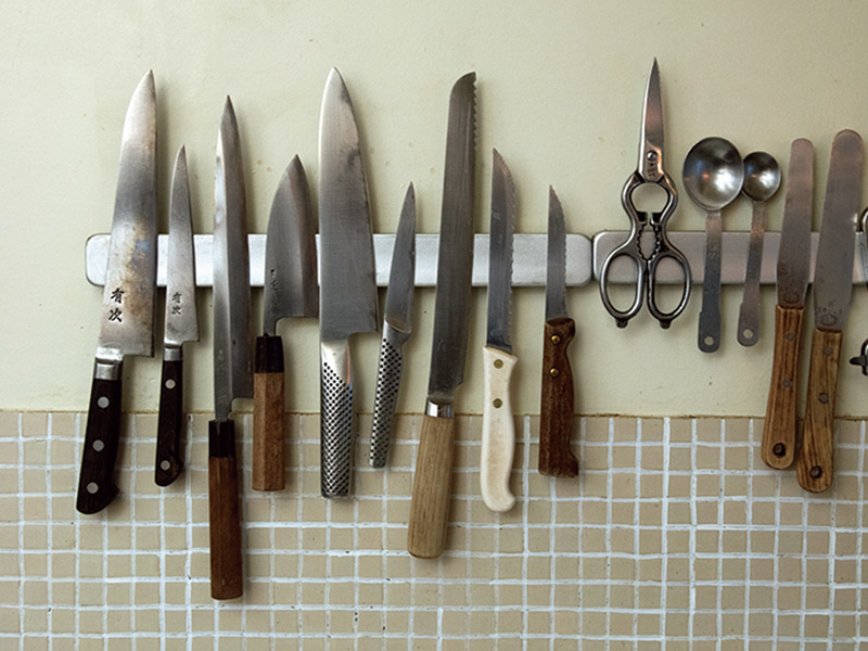 画像: 壁面を活用した収納の工夫