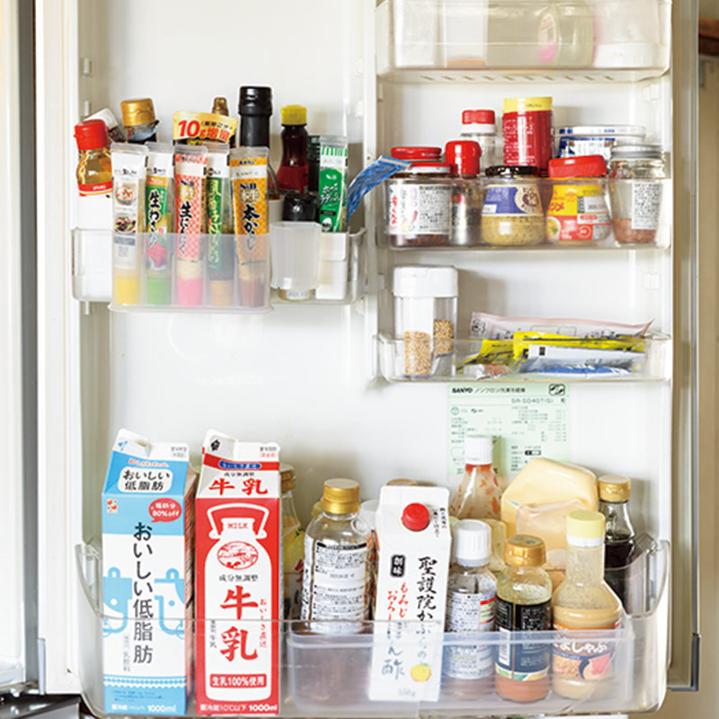 画像: 1．調味料は扉に集める