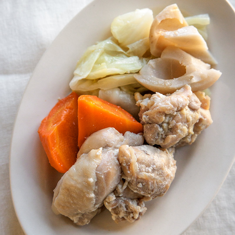 塩麹だけでおいしい「蒸し鶏」のつくり方。お弁当にもおすすめ！手軽に楽しむグルテンフリーのかんたんおかず／料理人・たかせさと美さん