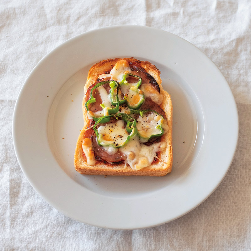 便利でおいしい「冷凍ピザトースト」のつくり方。忙しい朝もそのまま焼くだけ！おすすめの冷凍保存のコツも／料理研究家・ワタナベマキさん