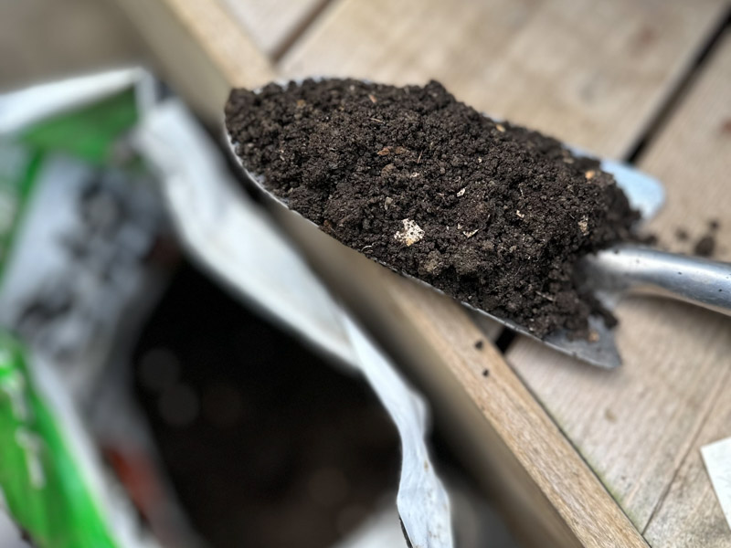 画像: キエーロ堆肥は袋などに分けて寝かせておくと便利